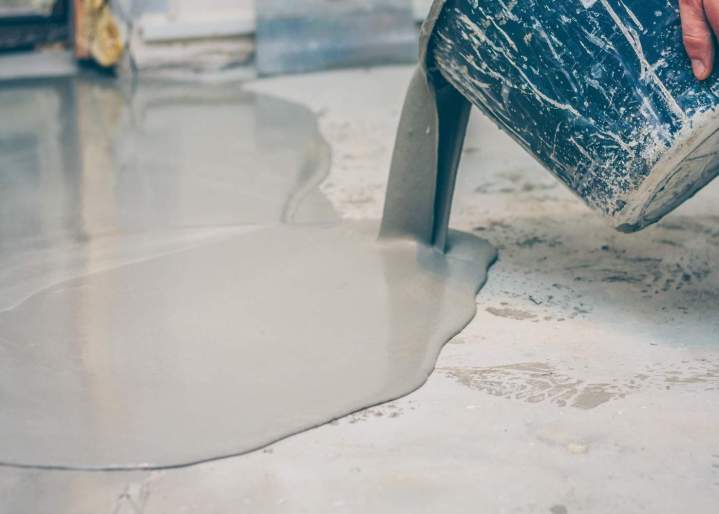 Coulage de chape liquide pour carrelage Le Folgoët